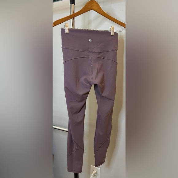 Lululemon In Movement 7/8 Tight *Everlux 25" | Vintage Grape | Size 6 | EUC!🌸💕 - Picture 7 of 10